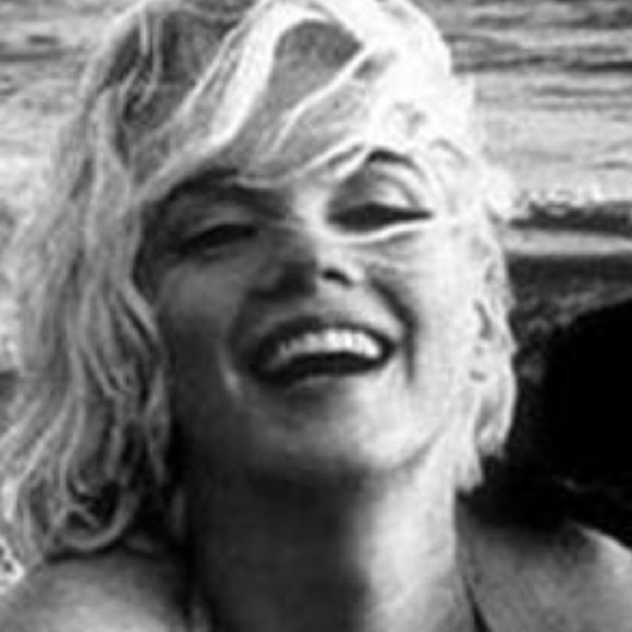 Meet your Posher, Gigi - Picture 1 of 6